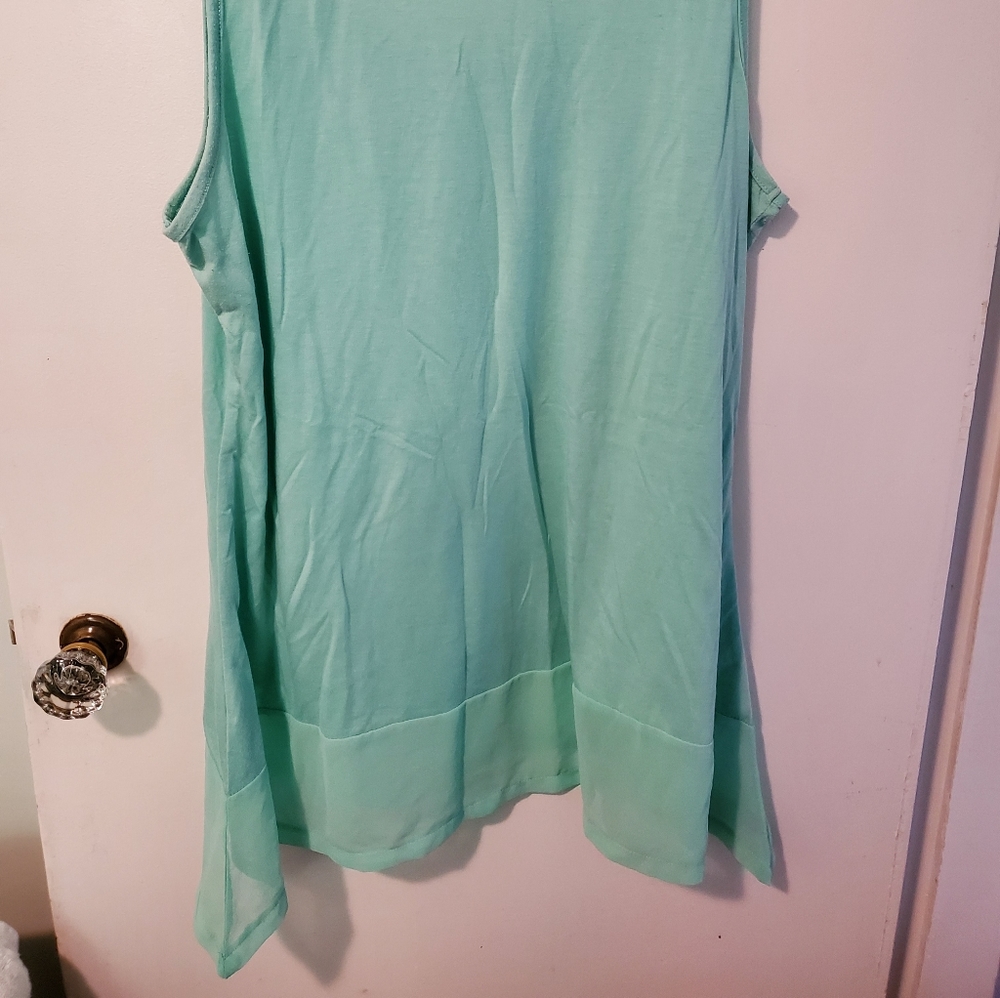 Ladies top - Picture 2 of 5